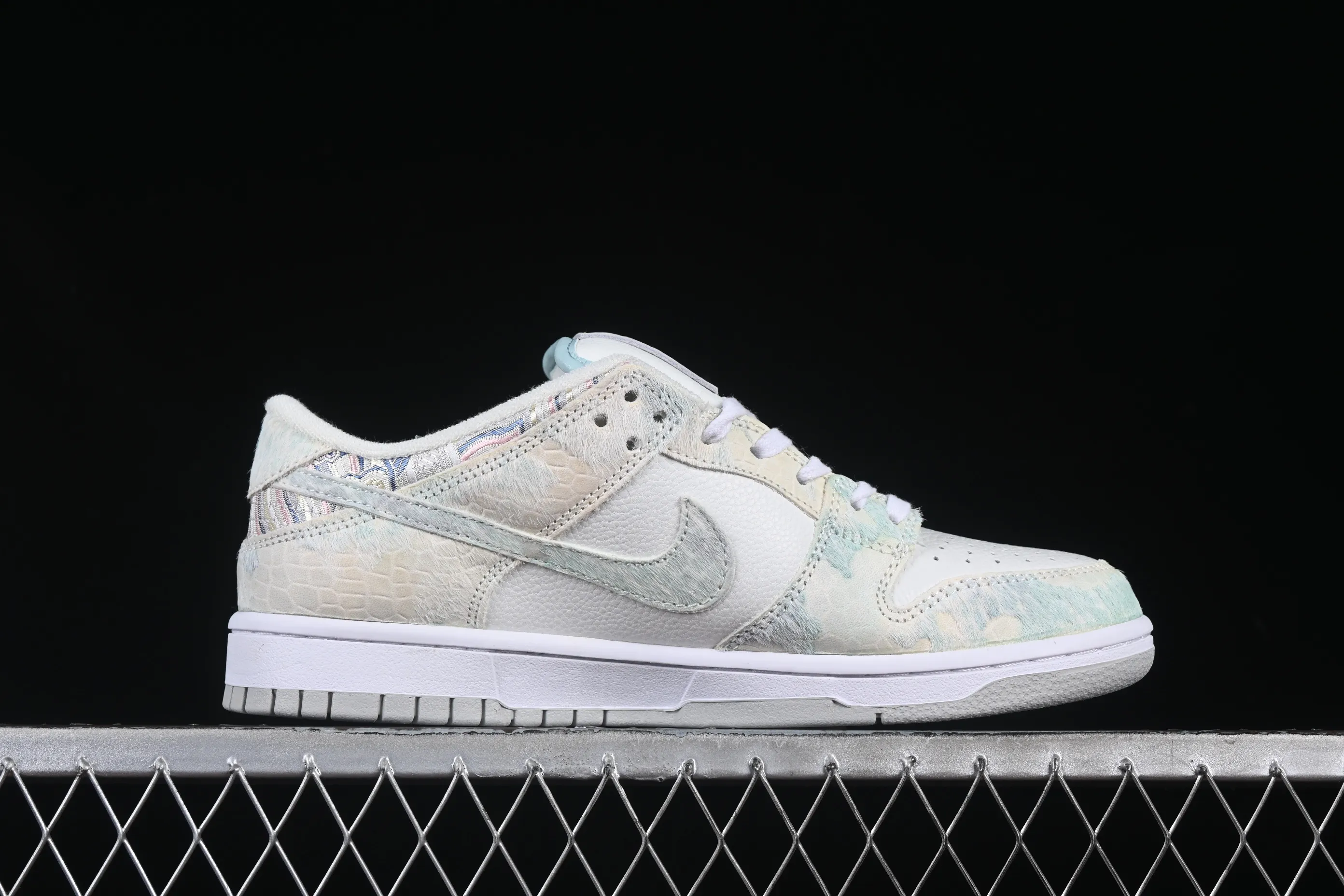 All Categories Nk SB Dunk Series Nk SB Dunk Low Low-top sneakers Nk Dunk Low CNY Year of the Dragon limited New Chinese style customization Steam Puppet-Third Prince White Ao Bing SB low-top casual sneakers DV0831-101